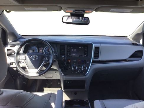 Used 2019 Toyota Sienna XLE w/ Carpet Mat Package FWD image 23