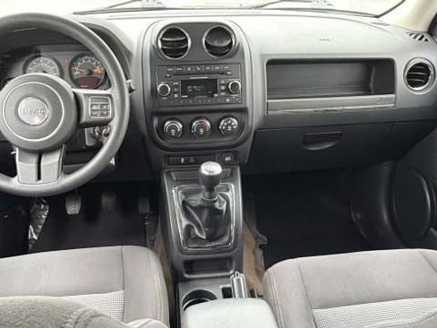 Used 2017 Jeep Patriot Sport AWD/4WD image 5
