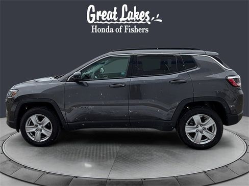 Used 2022 Jeep Compass Latitude image 2