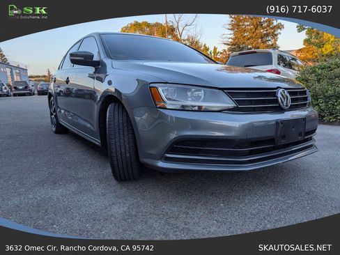 Used 2017 Volkswagen Jetta SE FWD image 5