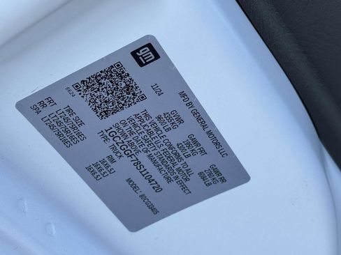 New 2025 Chevrolet Express 3500 w/ Driver Convenience Package image 18