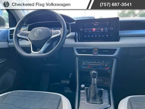 Used 2025 Volkswagen Taos SE FWD image 30