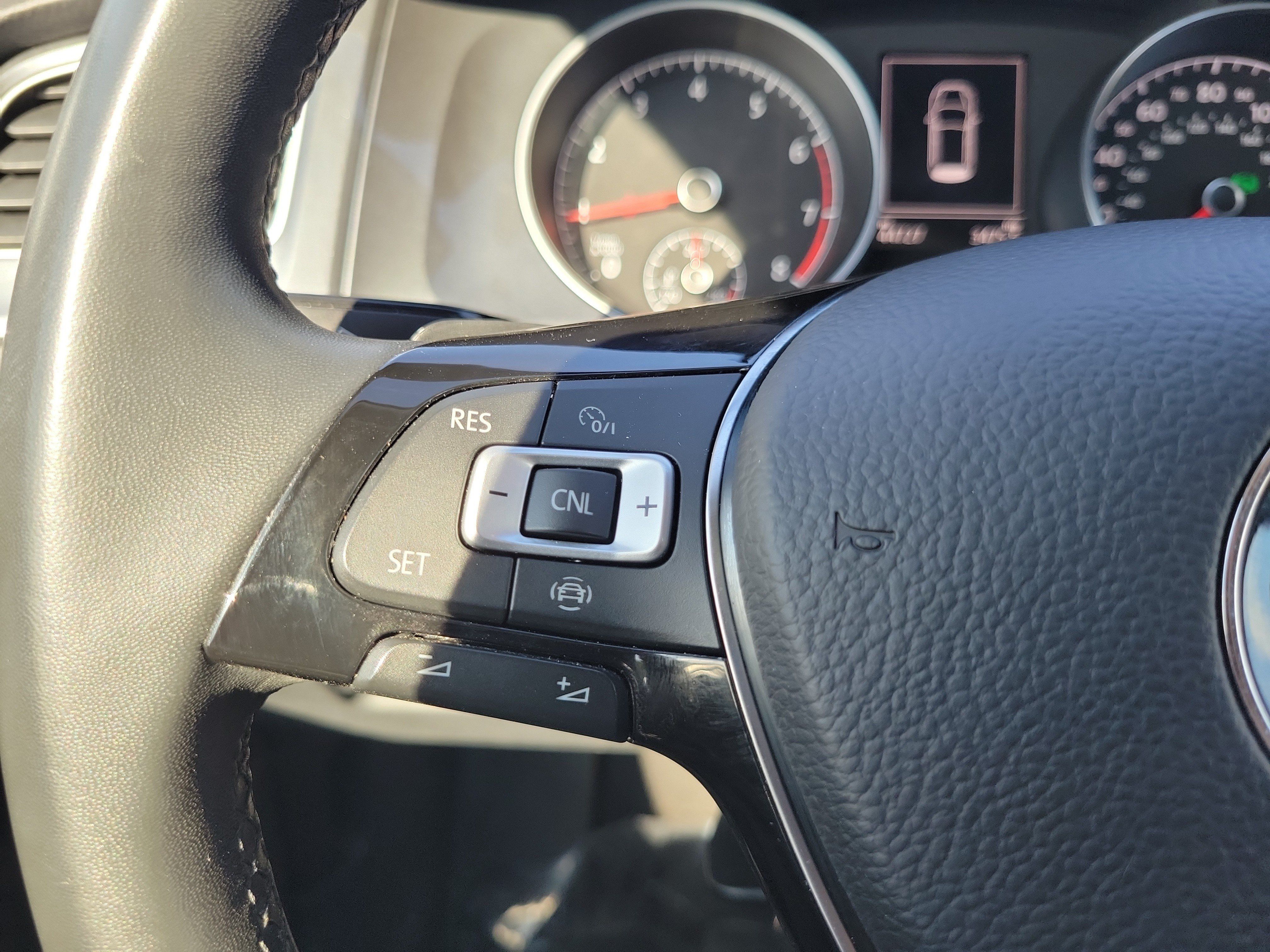 Used 2020 Volkswagen Golf 4-Door FWD image 18