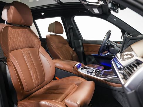 Used 2025 BMW X7 M60i image 18