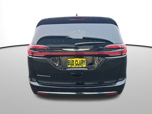 New 2026 Chrysler Pacifica Select image 4