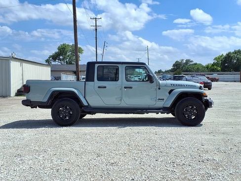 Used 2023 Jeep Gladiator Sport AWD/4WD image 2