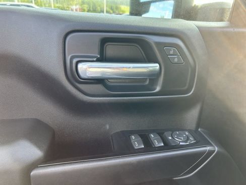 Used 2019 Chevrolet Silverado 1500 Custom w/ Custom Value Package AWD/4WD image 21