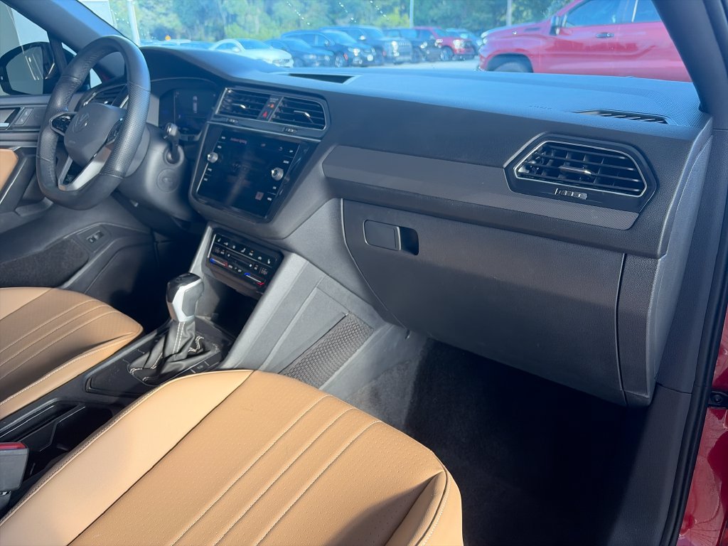 Certified 2024 Volkswagen Tiguan SE R-Line FWD image 32