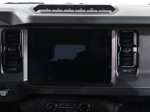 New 2025 Ford Bronco Badlands image 9