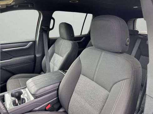 Used 2025 GMC Acadia Elevation AWD/4WD image 10