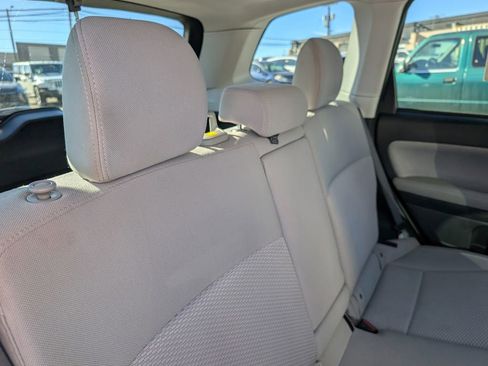 Used 2018 Subaru Forester 2.5i Premium w/ All-Weather Package image 18