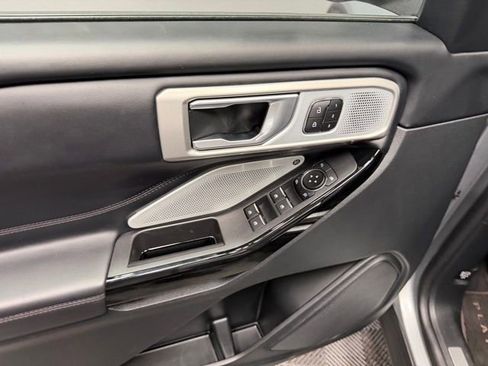 Used 2023 Ford Explorer Platinum w/ Technology Package AWD/4WD image 15