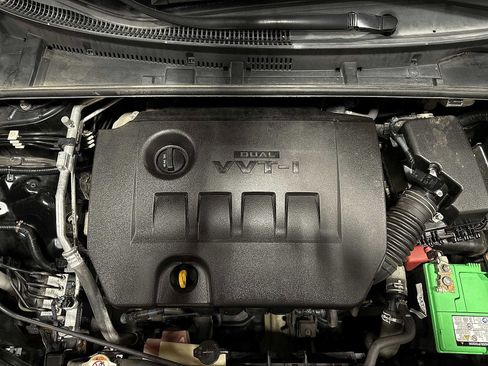 Certified 2018 Toyota Corolla L image 12