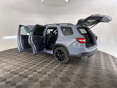 Certified 2025 Honda Pilot Black Edition image 20