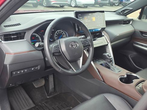 Used 2021 Toyota Venza Limited image 27