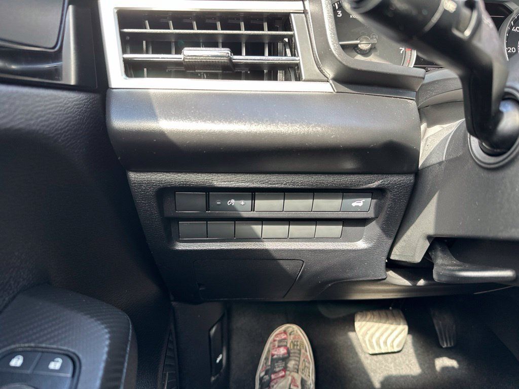 Used 2025 Mitsubishi Outlander SE AWD/4WD image 30