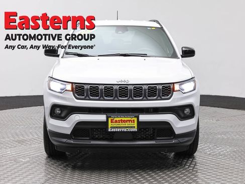 Used 2024 Jeep Compass Latitude AWD/4WD image 2