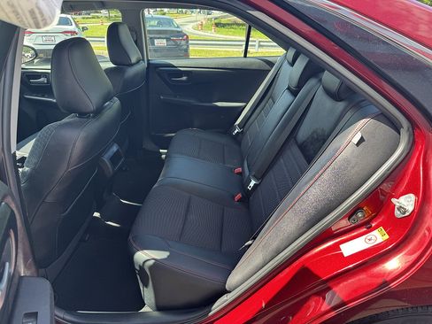 Used 2015 Toyota Camry SE FWD image 9