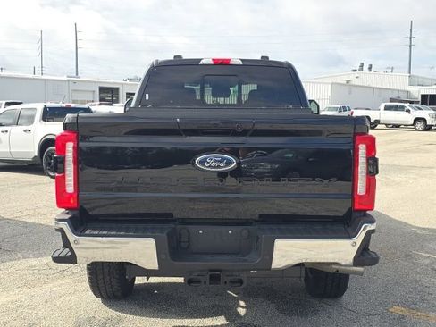 Used 2025 Ford F250 Lariat w/ Chrome Package image 4
