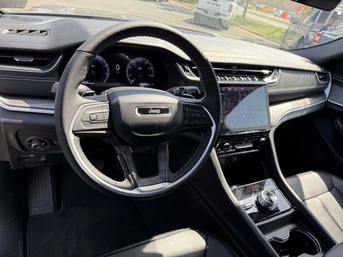 Used 2025 Jeep Grand Cherokee L Limited w/ Black Appearance Package AWD/4WD image 2