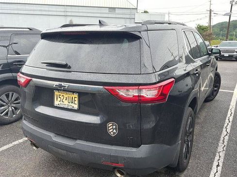 Used 2020 Chevrolet Traverse LT w/ LPO, Blackout Package AWD/4WD image 5