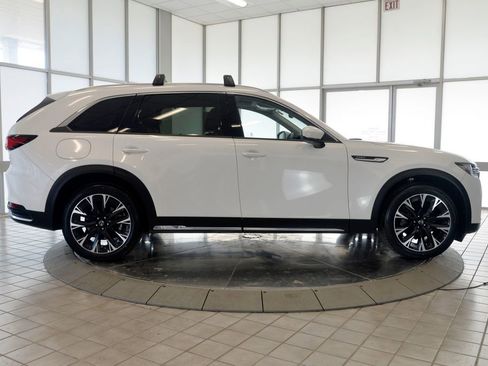 Used 2024 MAZDA CX-90 Plug-In Hybrid w/ Premium Pkg image 9