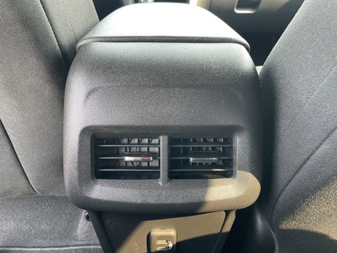 Used 2020 Chevrolet Equinox LT FWD image 18