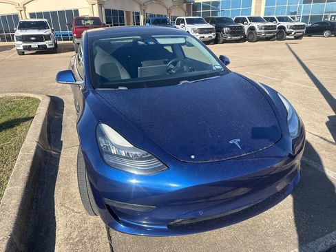 Used 2019 Tesla Model 3 Standard Range Plus image 3