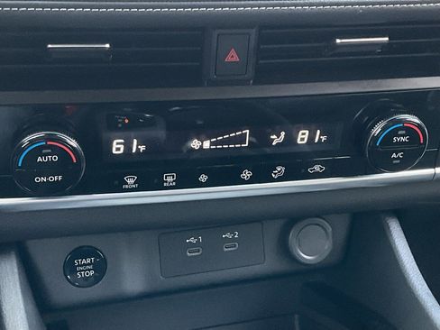 Used 2025 Nissan Rogue SV image 32