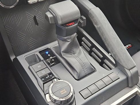 Used 2025 Toyota Tacoma TRD Sport image 12