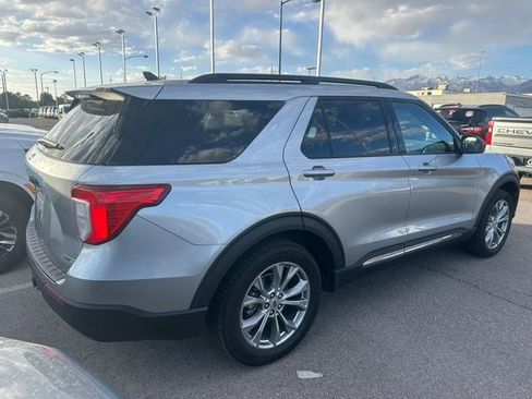 Used 2023 Ford Explorer XLT w/ Equipment Group 202A AWD/4WD image 4