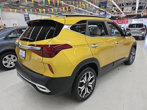 Used 2021 Kia Seltos SX w/ SX Sunroof Package image 6