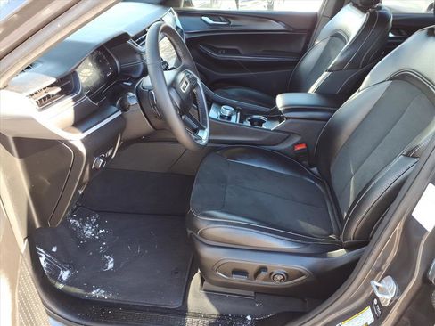 Used 2024 Jeep Grand Cherokee L Altitude image 7