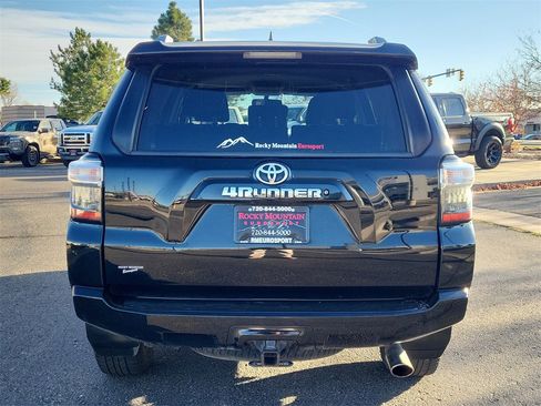 Used 2016 Toyota 4Runner SR5 image 6