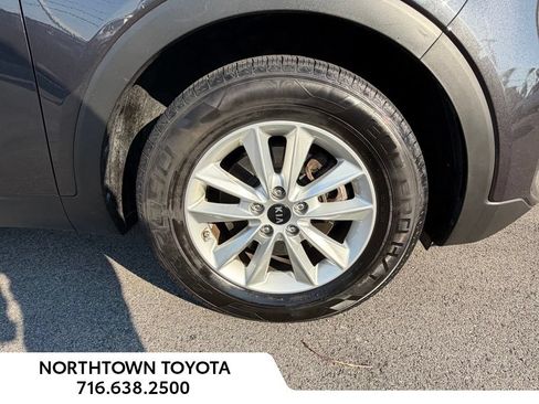 Used 2019 Kia Sorento FWD image 12