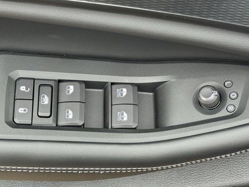 New 2025 Jeep Grand Cherokee L Altitude image 10