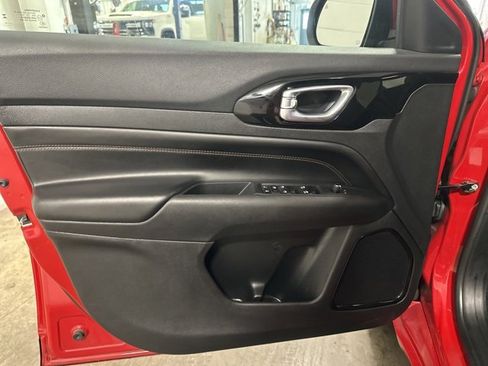 Used 2023 Jeep Compass Limited image 9