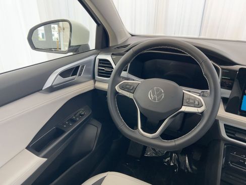 New 2026 Volkswagen Taos SE image 27