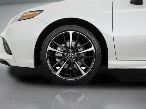 Used 2020 Toyota Camry XSE FWD image 14