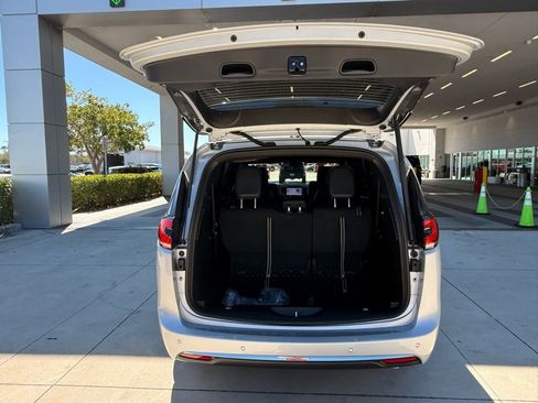New 2026 Chrysler Pacifica Select image 35