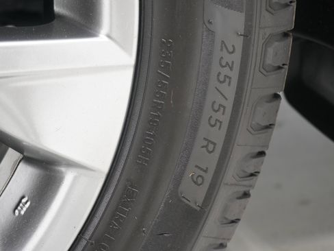 Used 2021 Toyota RAV4 XLE Premium FWD image 29