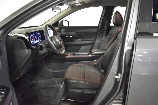 Certified 2025 Nissan Kicks SR AWD/4WD image 11