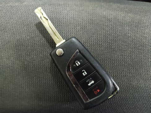 Used 2020 Toyota Corolla LE image 32