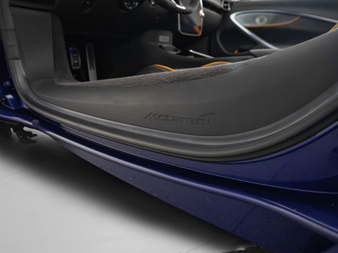Used 2025 McLaren Artura Spider RWD image 12