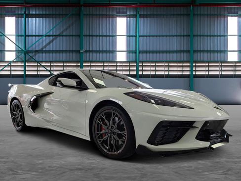 Used 2025 Chevrolet Corvette Stingray Preferred Cpe w/ Z51 Performance Package RWD image 4