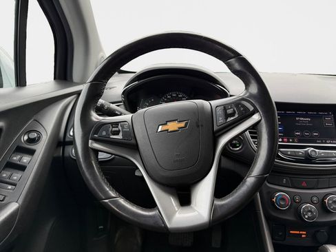 Used 2022 Chevrolet Trax LT w/ Driver Confidence Package AWD/4WD image 11