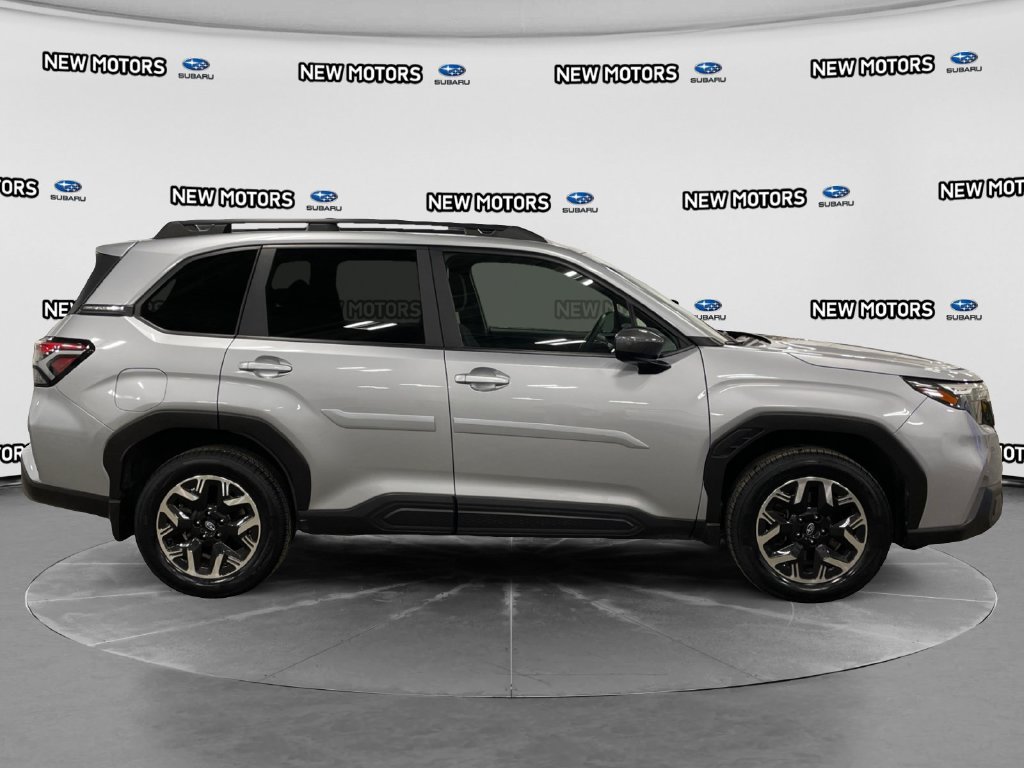 Used 2025 Subaru Forester Premium AWD/4WD image 8