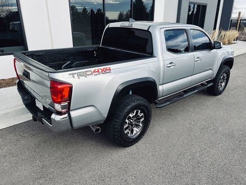 Used 2016 Toyota Tacoma TRD Off-Road image 3