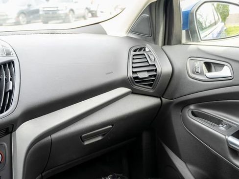Used 2017 Ford Escape SE w/ Equipment Group 201A FWD image 40