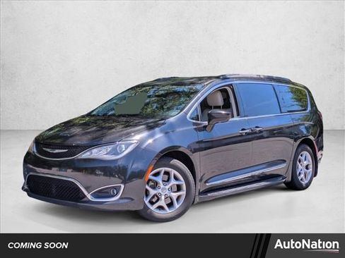 Used 2017 Chrysler Pacifica Touring-L w/ Tire & Wheel Group FWD image 1